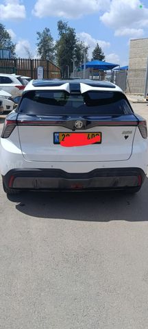 אם ג'י MG4