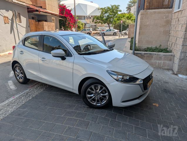 מודעת רכב מאזדה 2