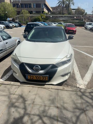 ניסאן מקסימה