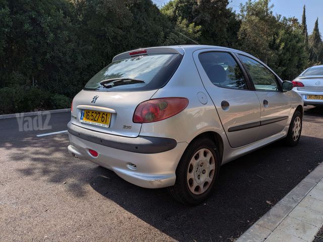 פיג'ו 206