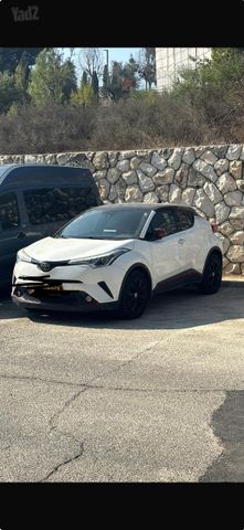 מודעת רכב טויוטה C-HR