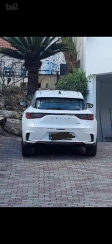 לקסוס LBX