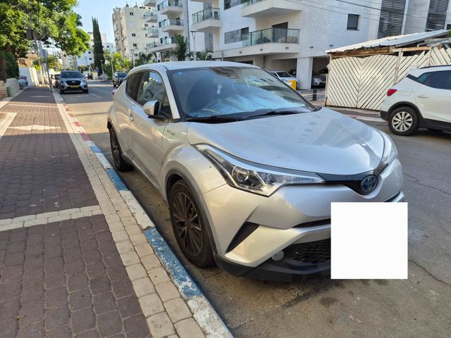 מודעת רכב טויוטה C-HR