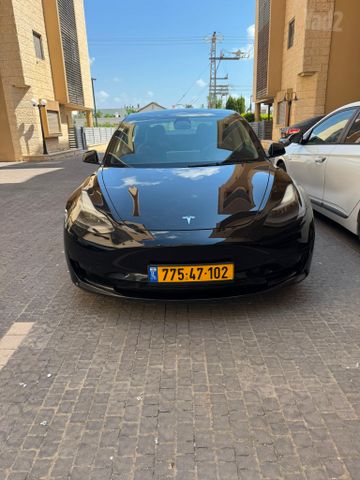מודעת רכב טסלה מודל 3