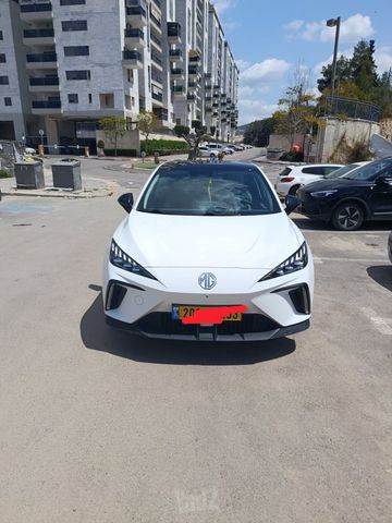 מודעת רכב אם ג'י MG4