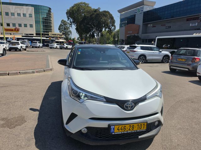 מודעת רכב טויוטה C-HR