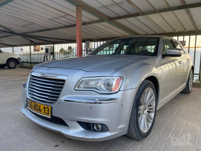 300 Luxury אוט׳ 3.6 (282 כ״ס)