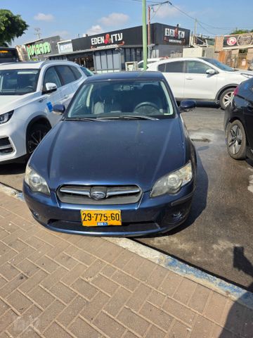 סובארו B4/לגאסי