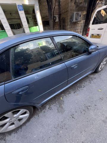 סובארו B4/לגאסי