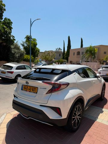 מודעת רכב טויוטה C-HR