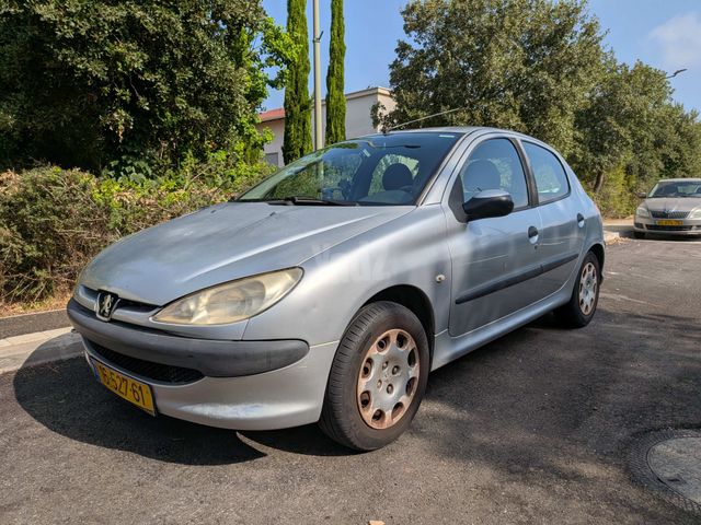 פיג'ו 206
