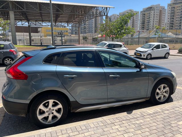 וולוו V40