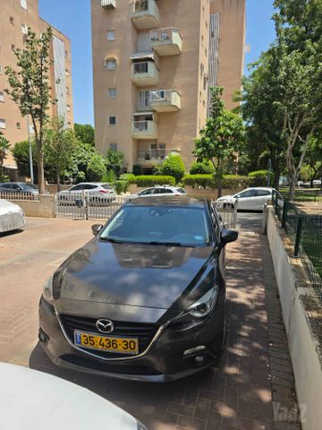 מודעת רכב מאזדה 3