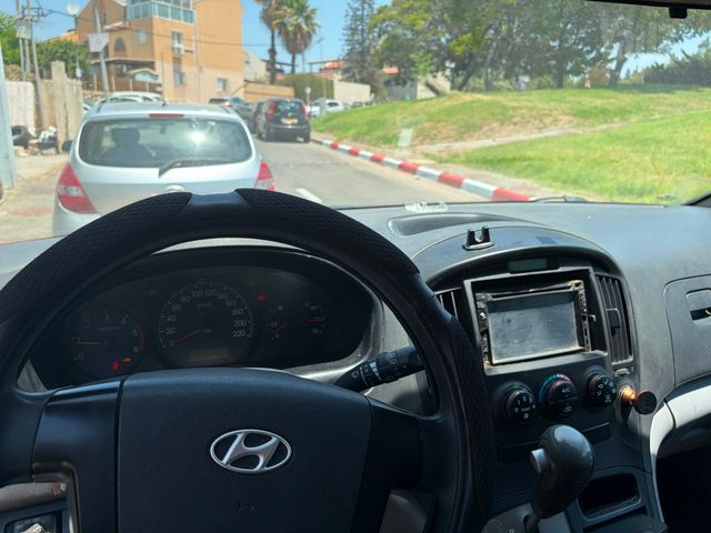 יונדאי H-1 / i800
