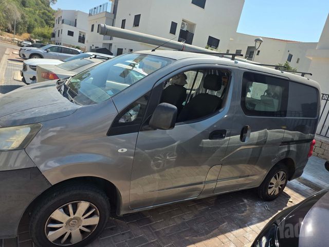 ניסאן NV200