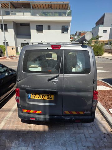 ניסאן NV200