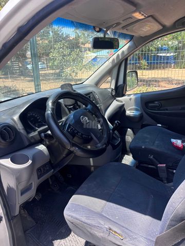 ניסאן NV200