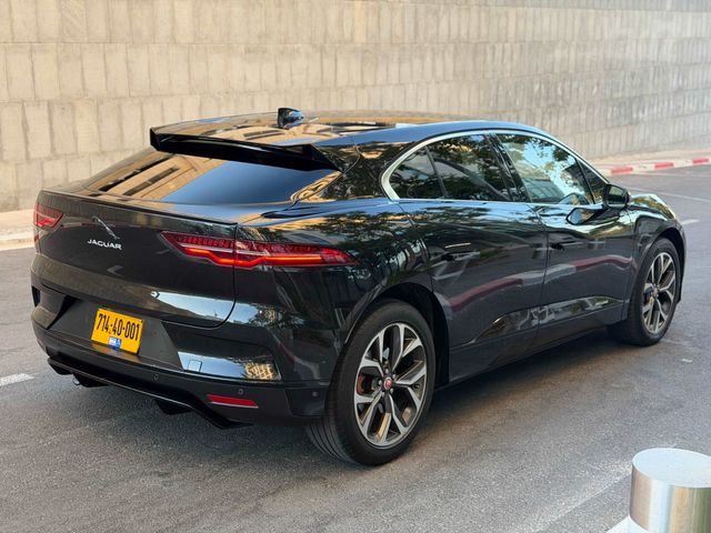 מודעת רכב יגואר I-Pace 2