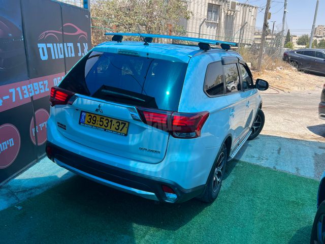 מיצובישי אאוטלנדר