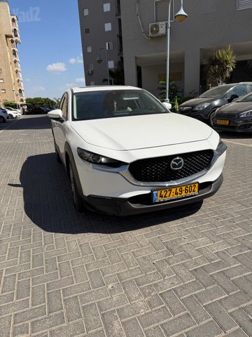 מודעת רכב מאזדה CX-30