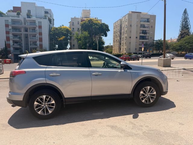 טויוטה RAV4