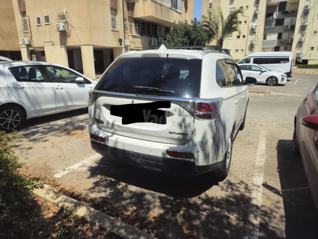 מיצובישי אאוטלנדר