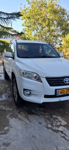 טויוטה RAV4