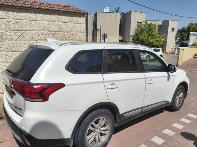 מיצובישי אאוטלנדר