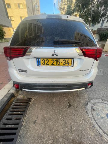 מיצובישי אאוטלנדר