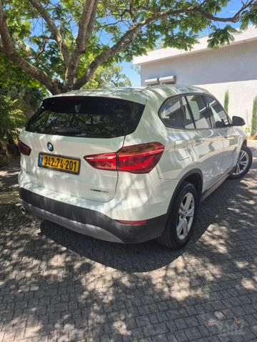 ב מ וו X1