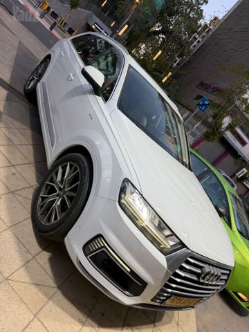 מודעת רכב אאודי Q7