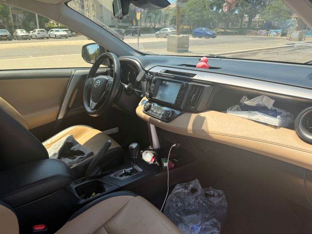 טויוטה RAV4