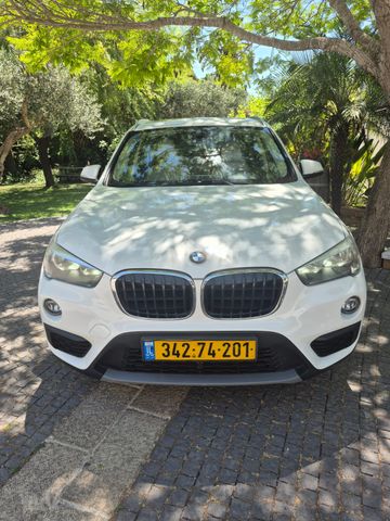 ב מ וו X1