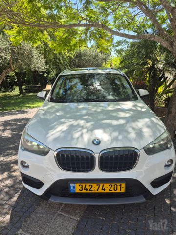 ב מ וו X1