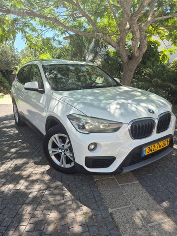 ב מ וו X1