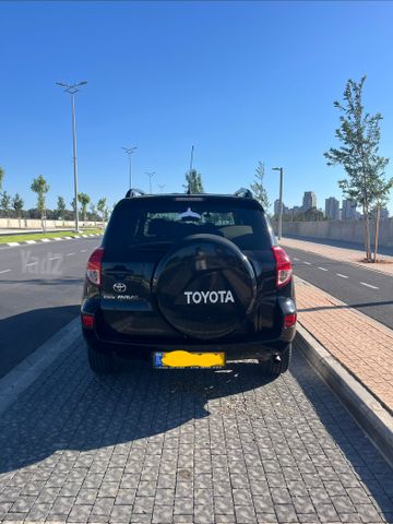 טויוטה RAV4