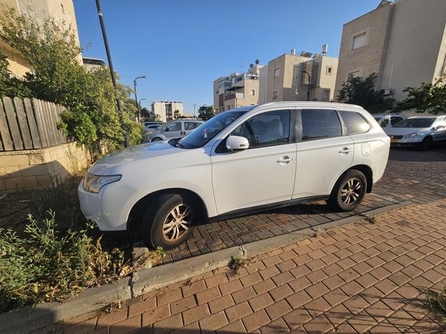 מיצובישי אאוטלנדר