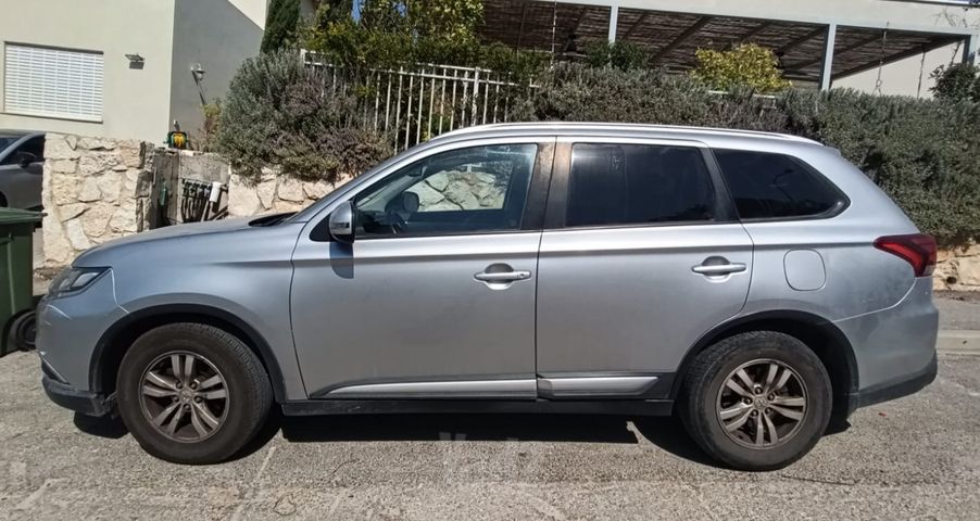 מיצובישי אאוטלנדר