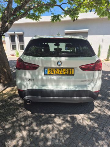 ב מ וו X1