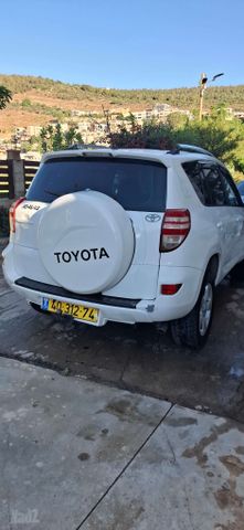 טויוטה RAV4