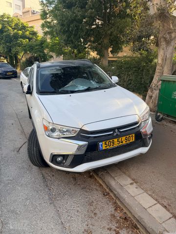 מודעת רכב מיצובישי ASX