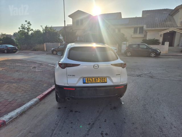 מודעת רכב מאזדה CX-30