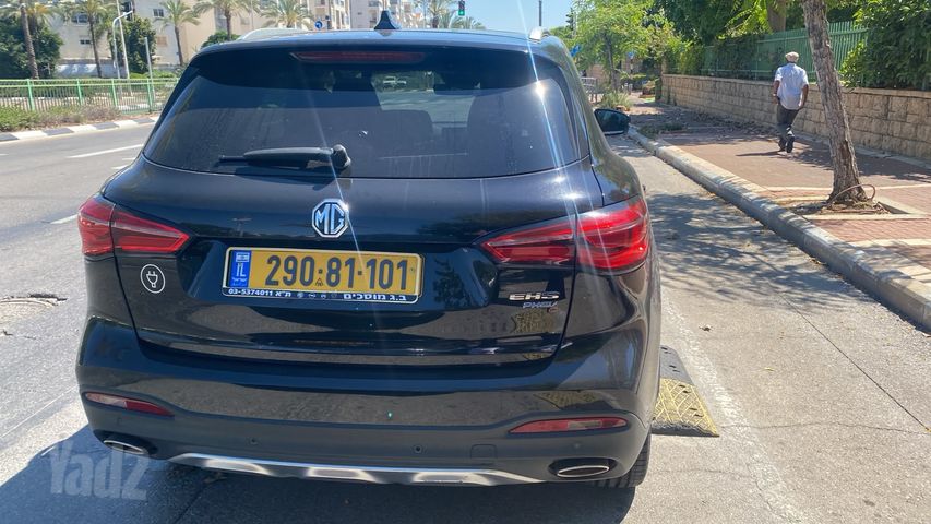 מודעת רכב אם ג'י EHS PHEV