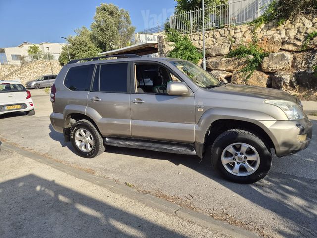 טויוטה לנד קרוזר