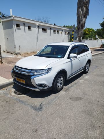 מיצובישי אאוטלנדר
