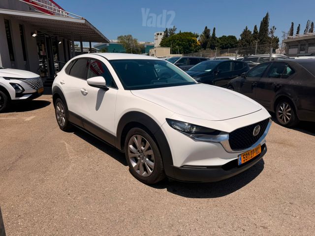 מודעת רכב מאזדה CX-30