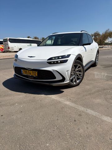 מודעת רכב ג'נסיס GV60