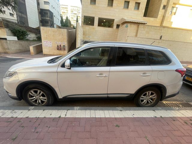 מיצובישי אאוטלנדר