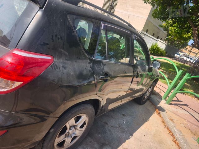 מודעת רכב טויוטה RAV4