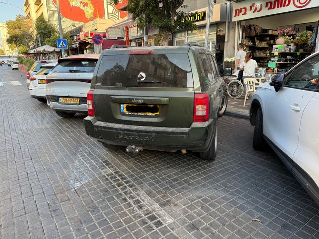 מודעת רכב ג'יפ פטריוט